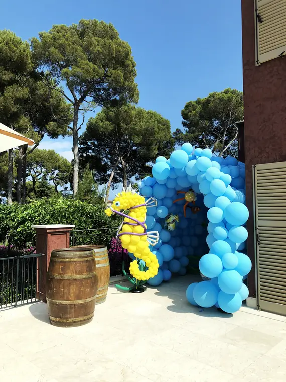 Arche bleue — décor de jardin