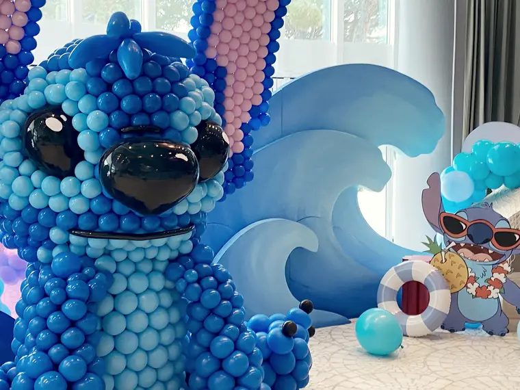 Personnage grand format — sculpture sur ballons