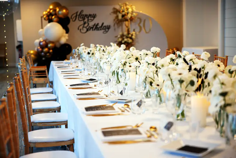 Anniversaire 30 ans — table d'honneur crème & or